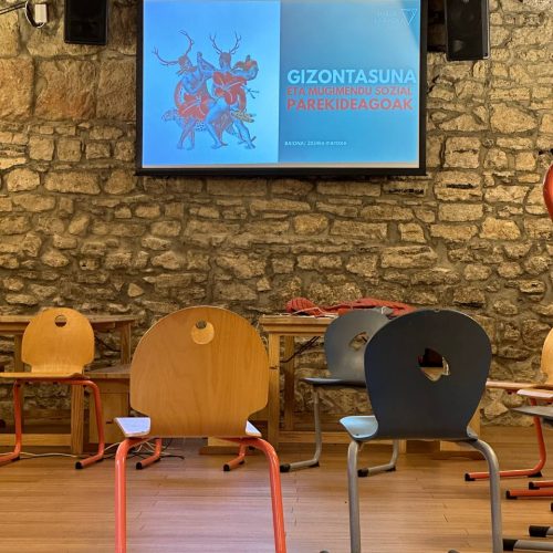 photo_6005944364372705751_y